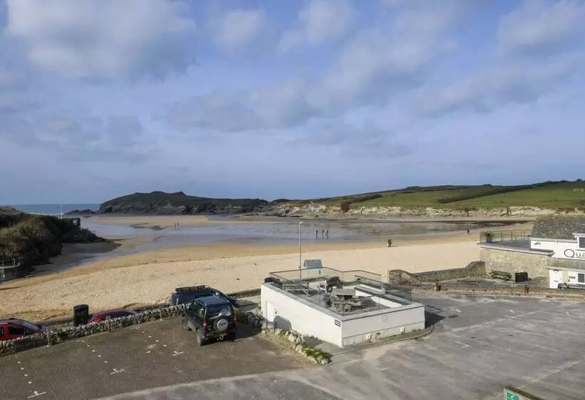 The Beach House & Porth  Sands Apartments