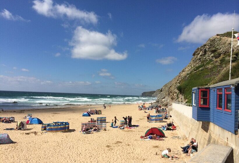 The Beach House & Porth  Sands Apartments