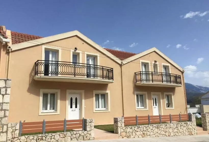 Helianthus Apartments