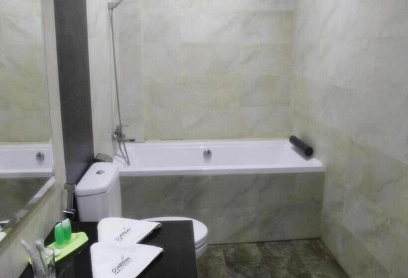 Отель Guardian Family