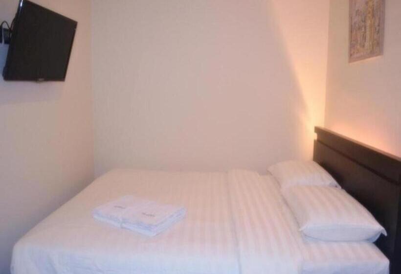 Отель Guardian Family