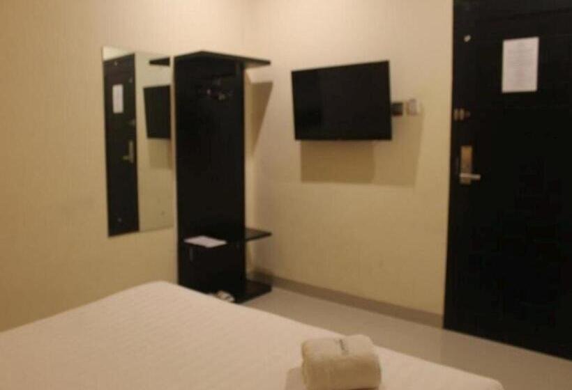 Отель Guardian Family