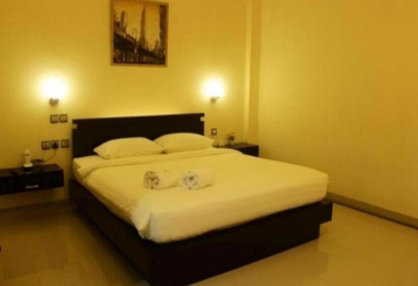 Отель Guardian Family