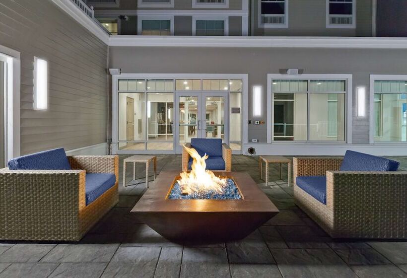 Отель Hampton Inn Cape Cod Canal