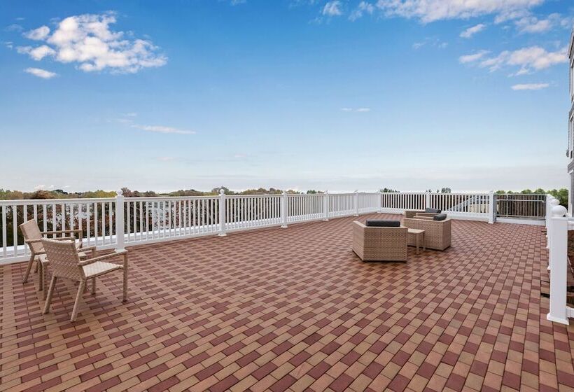 Отель Hampton Inn Cape Cod Canal