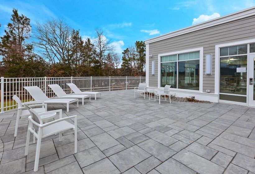 Отель Hampton Inn Cape Cod Canal