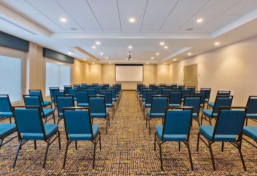 Отель Hampton Inn Cape Cod Canal