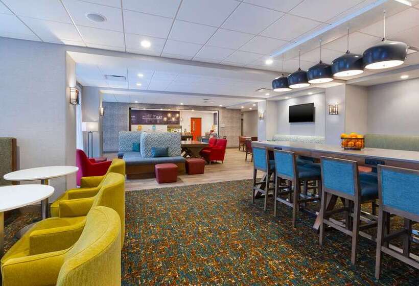 Отель Hampton Inn Cape Cod Canal