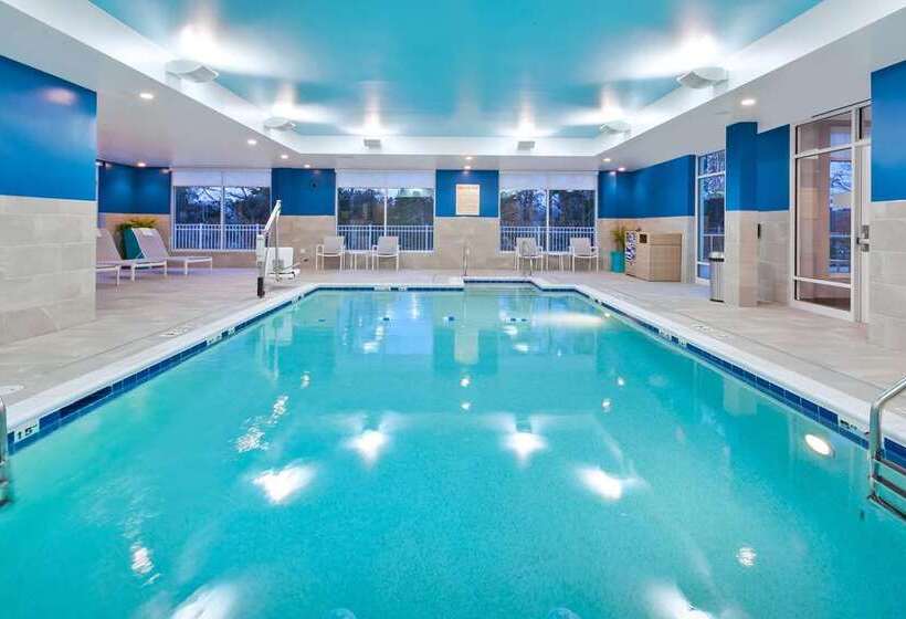 Отель Hampton Inn Cape Cod Canal