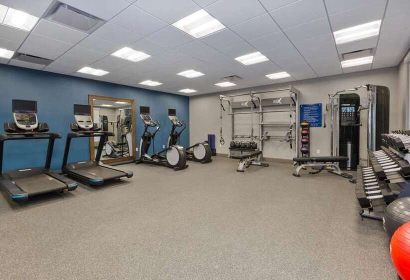 Отель Hampton Inn Cape Cod Canal