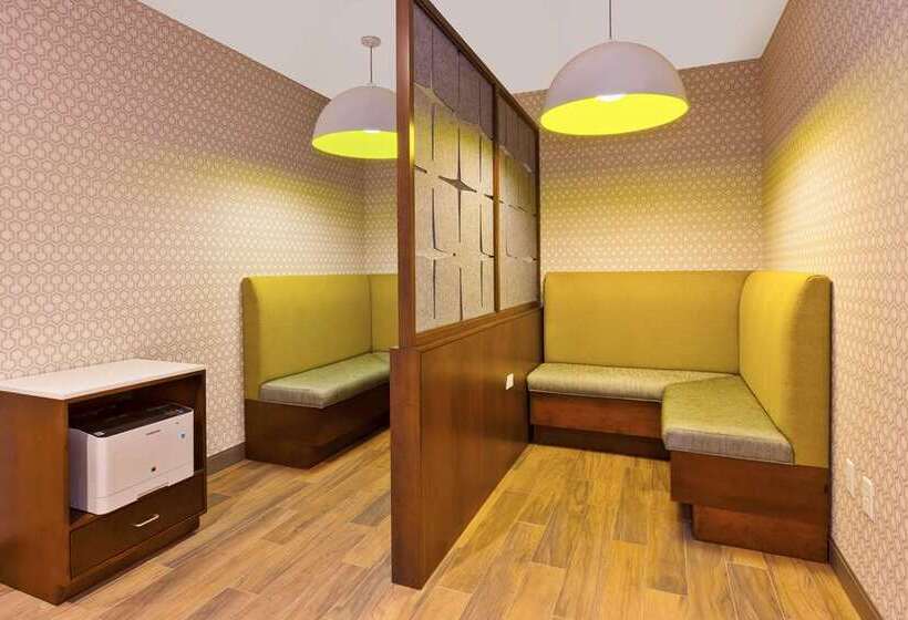 Отель Hampton Inn Cape Cod Canal