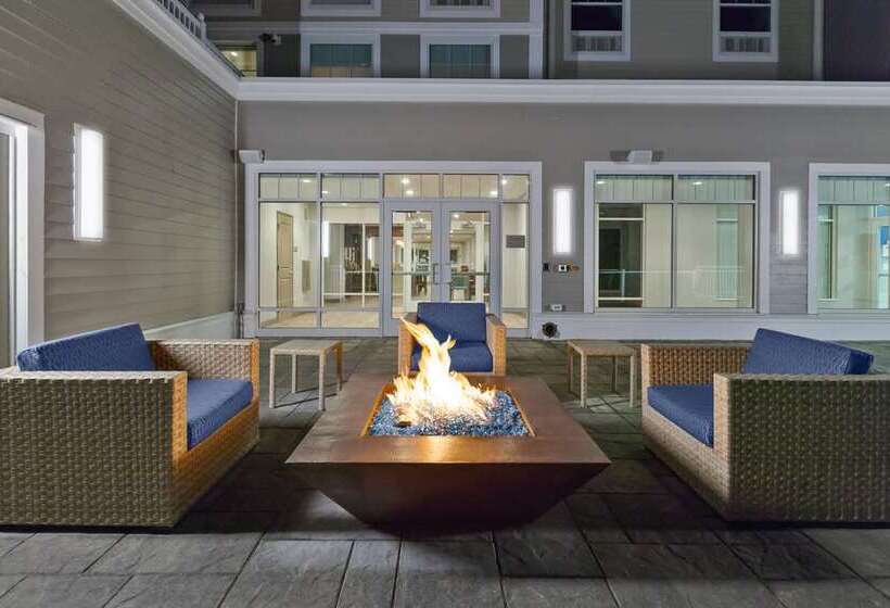 Отель Hampton Inn Cape Cod Canal