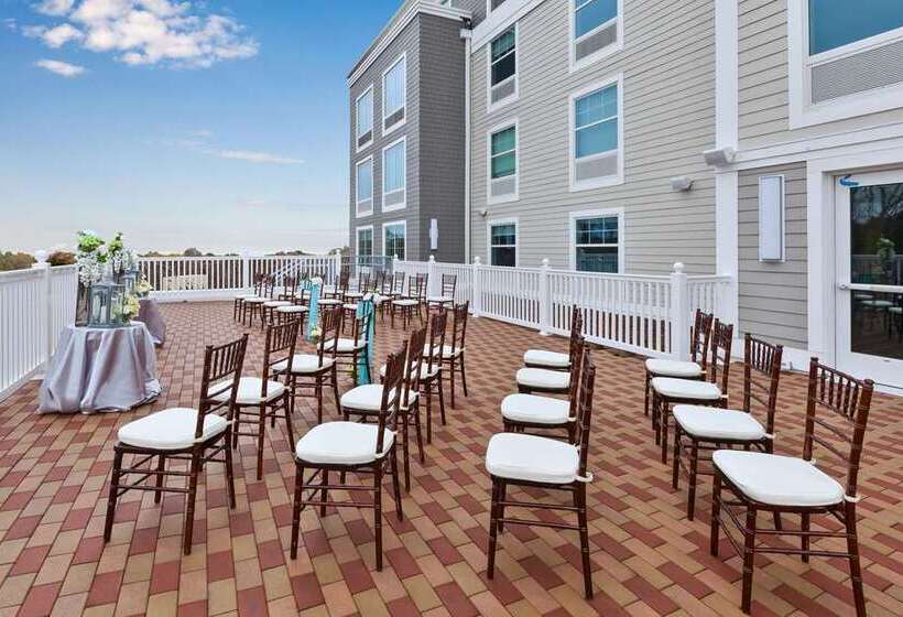 Отель Hampton Inn Cape Cod Canal