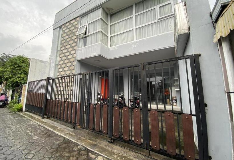 هتل Oyo 3308 Griya Wijayakusuma