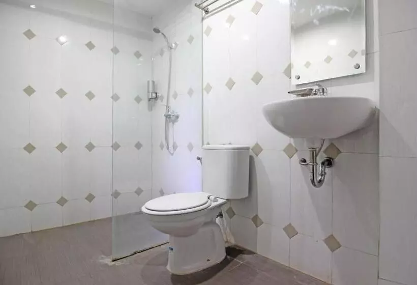 Hotelli Reddoorz Near Uns Solo