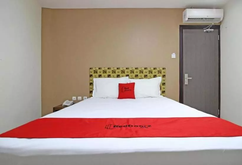 Hotelli Reddoorz Near Uns Solo