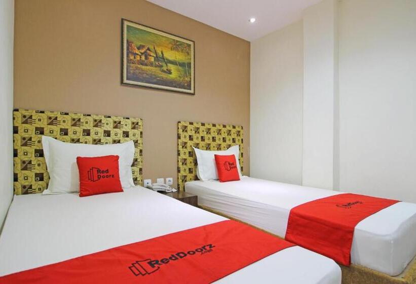 Otel Reddoorz Near Uns Solo