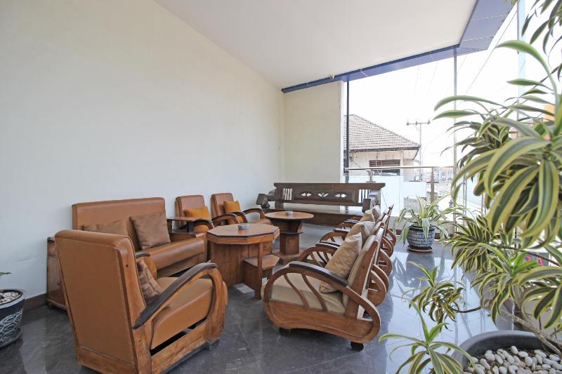 Otel Reddoorz Near Uns Solo