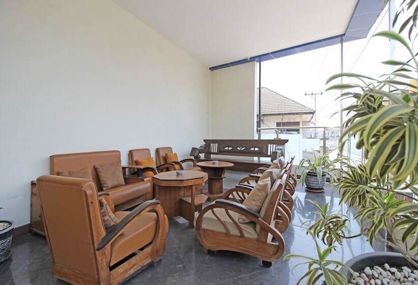 Otel Reddoorz Near Uns Solo