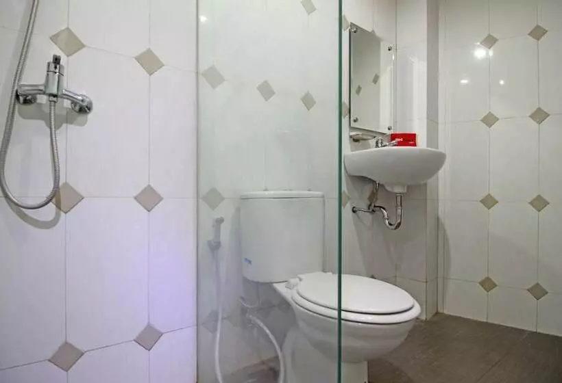 Hotelli Reddoorz Near Uns Solo