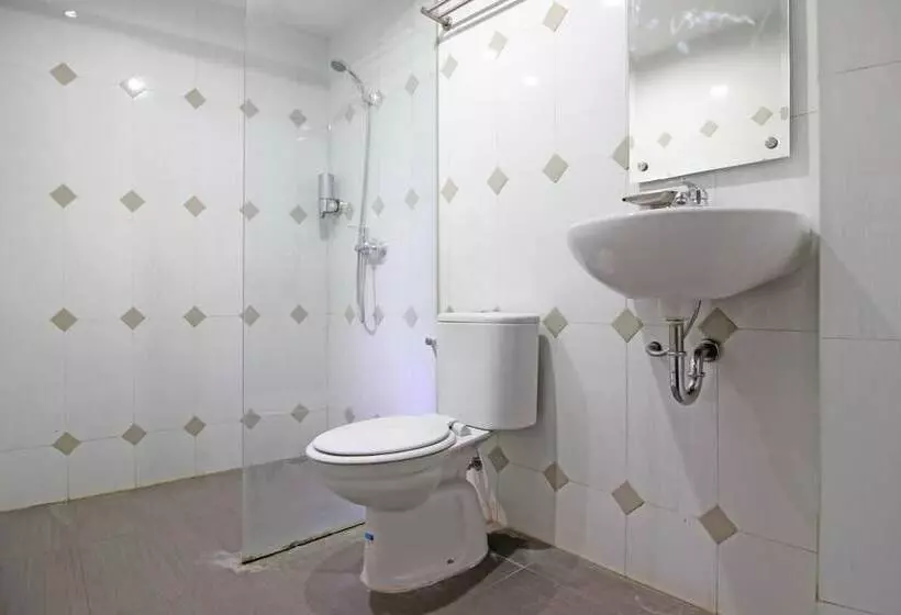 Hotelli Reddoorz Near Uns Solo