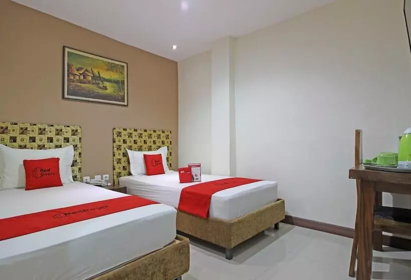 Hotelli Reddoorz Near Uns Solo