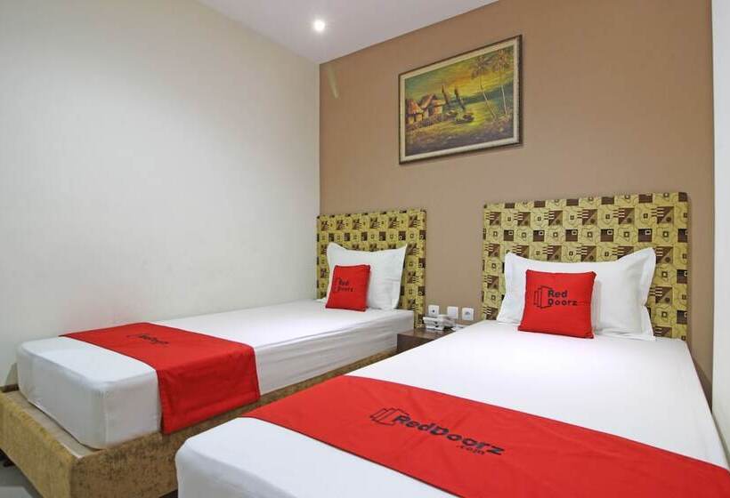Otel Reddoorz Near Uns Solo