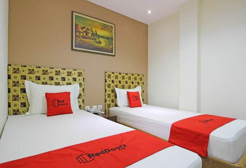 Otel Reddoorz Near Uns Solo