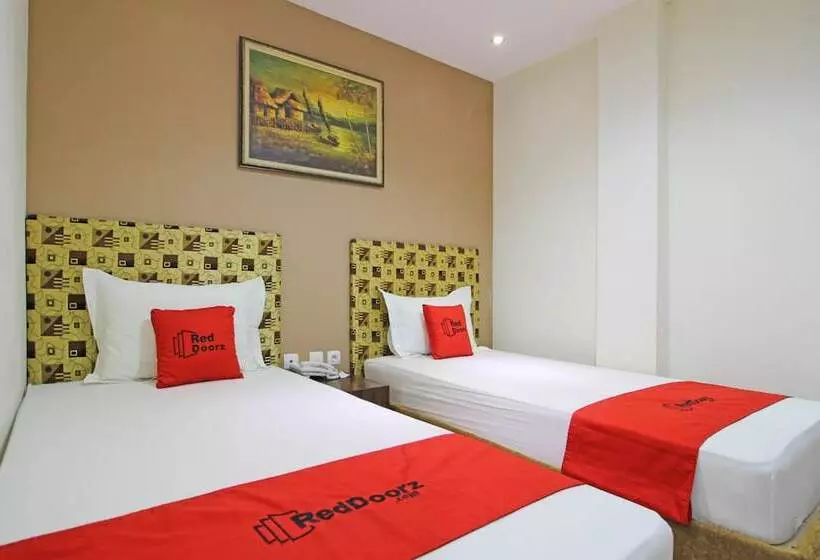 Hotelli Reddoorz Near Uns Solo