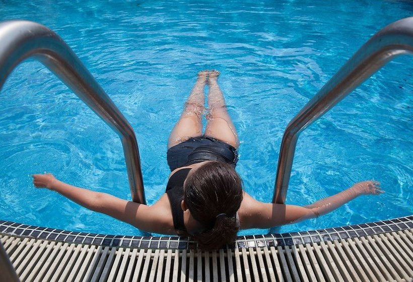 Отель Supanich Railway Station