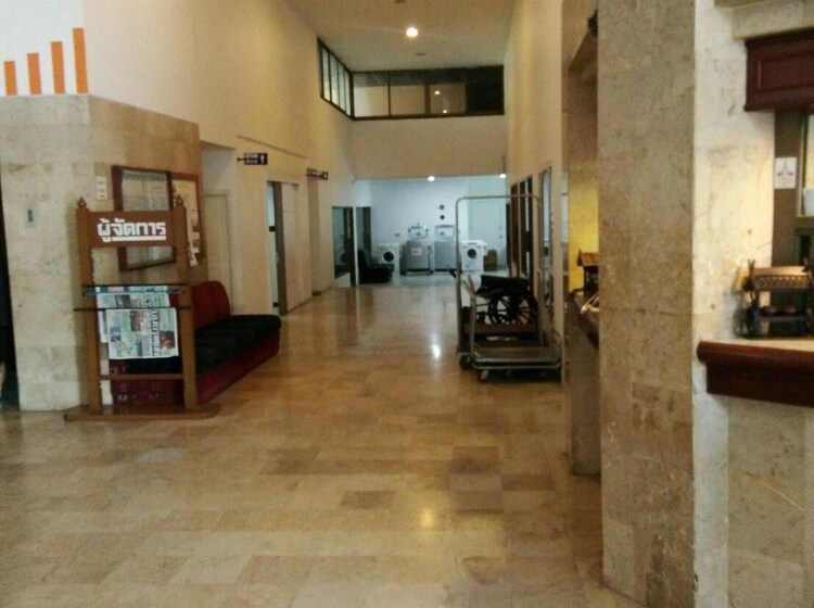 Отель Supanich Railway Station