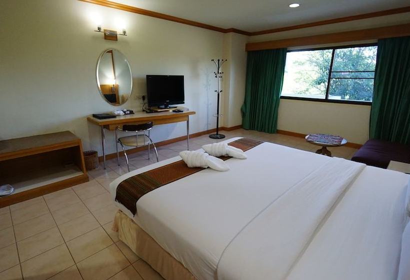 Отель Supanich Railway Station