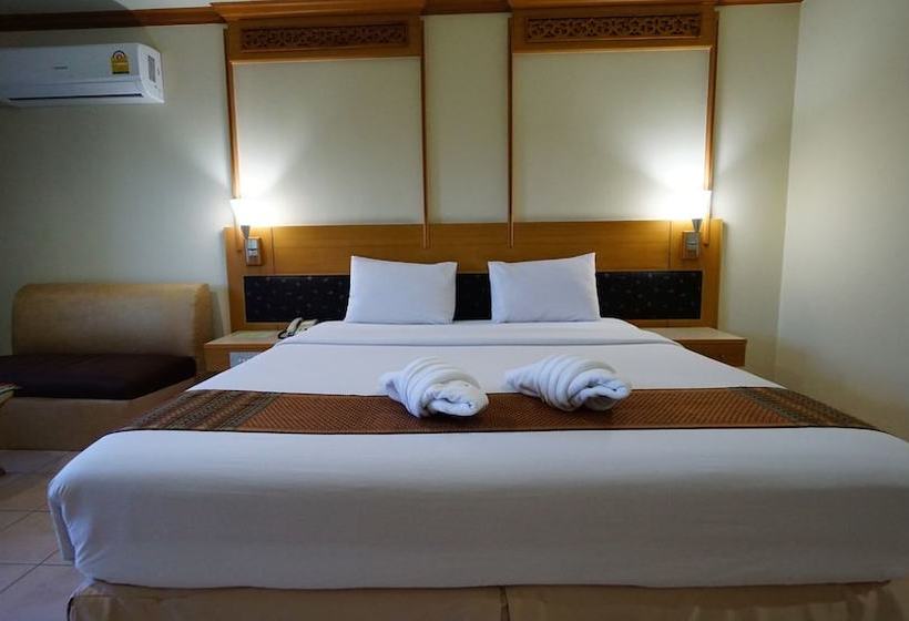 Отель Supanich Railway Station