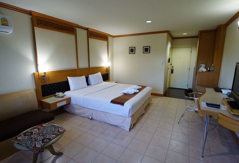 Отель Supanich Railway Station