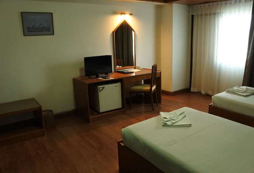 Отель Supanich Railway Station