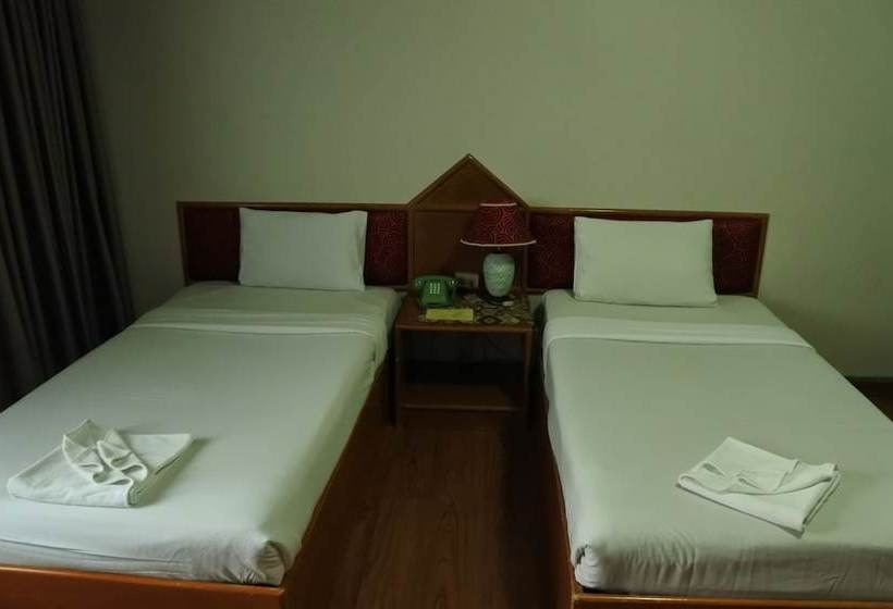 Отель Supanich Railway Station