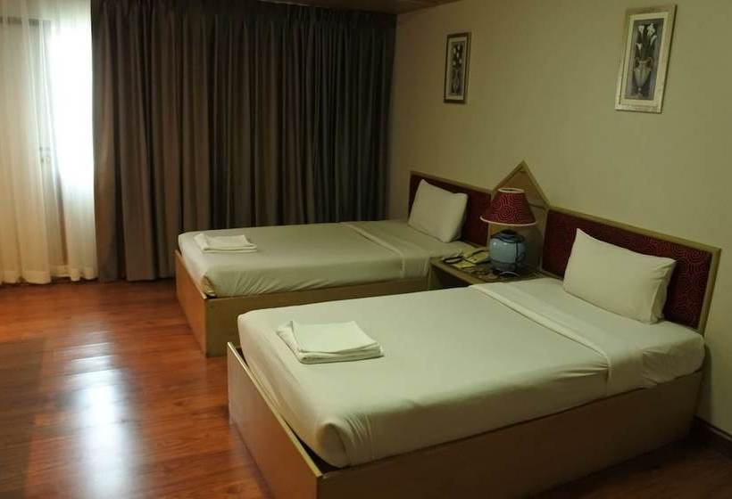 Отель Supanich Railway Station