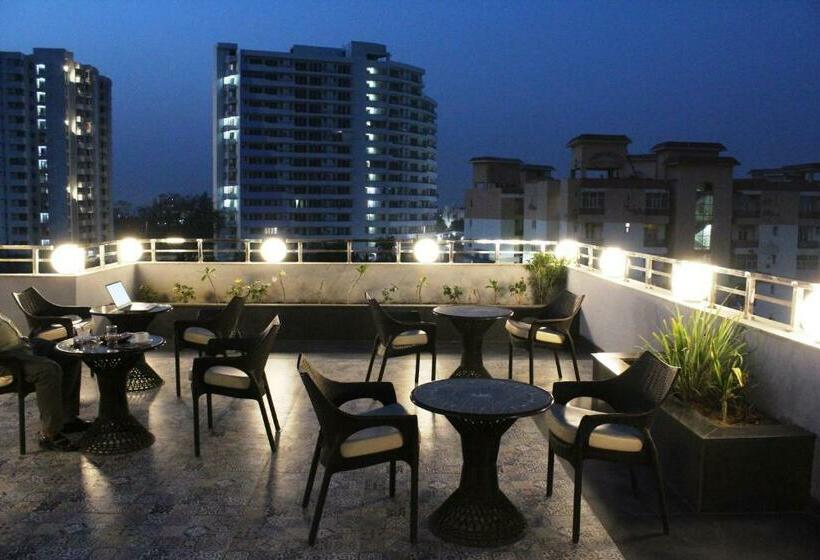 Отель The Vrindwoods