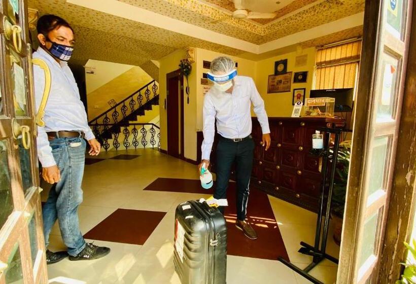 Hotel Tuk Tuk Backpackers Near Railway Station Jaipur