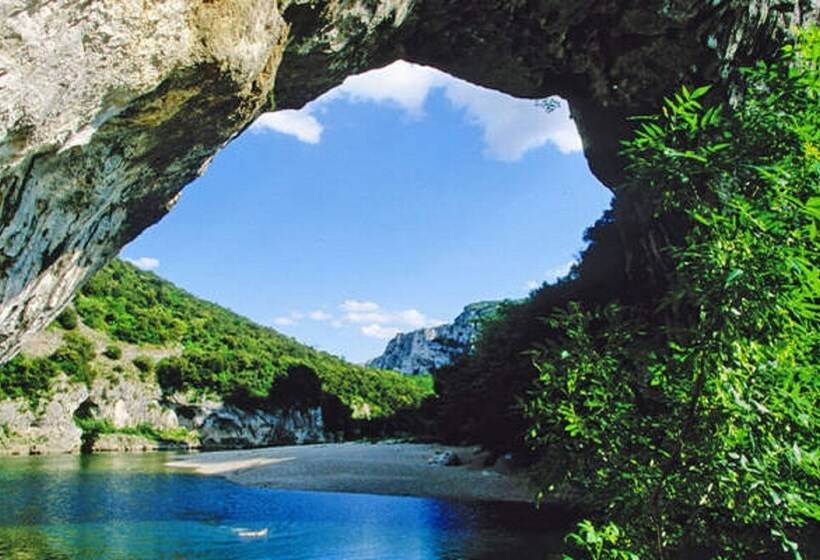 בית מלון כפרי Village Huttopia Sud Ardèche