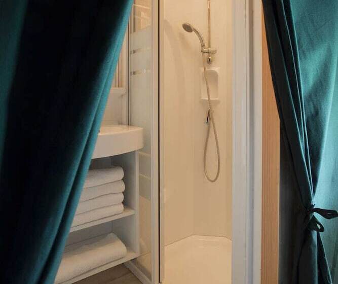 בית מלון כפרי Village Huttopia Sud Ardèche