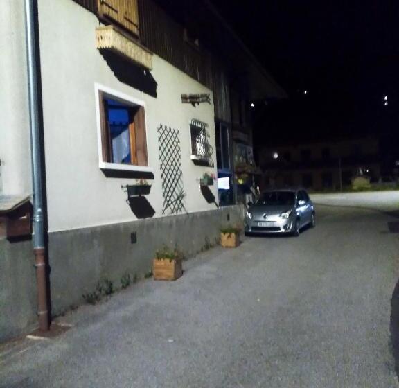 Studio Confortable A Taninges 25 M² Avec Vue Sur Jardin