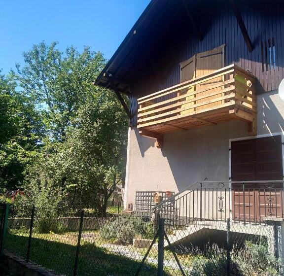 Studio Confortable A Taninges 25 M² Avec Vue Sur Jardin