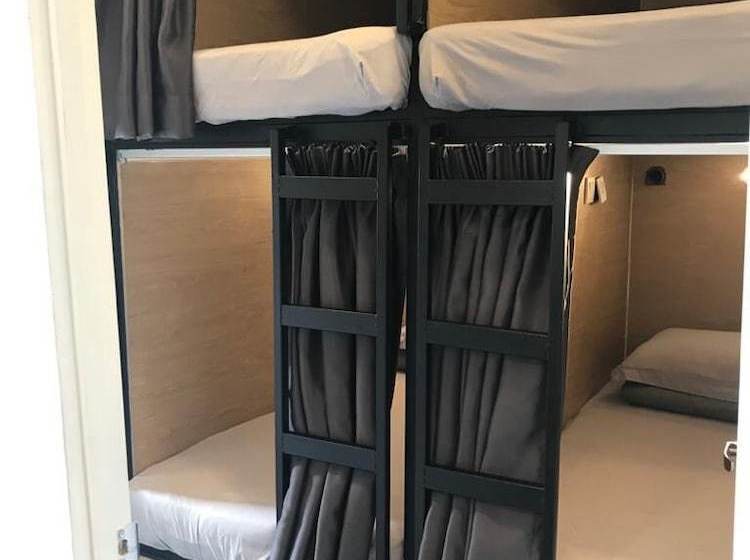 ユースホステル Downtown Bunkers