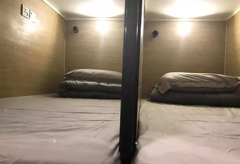 ユースホステル Downtown Bunkers