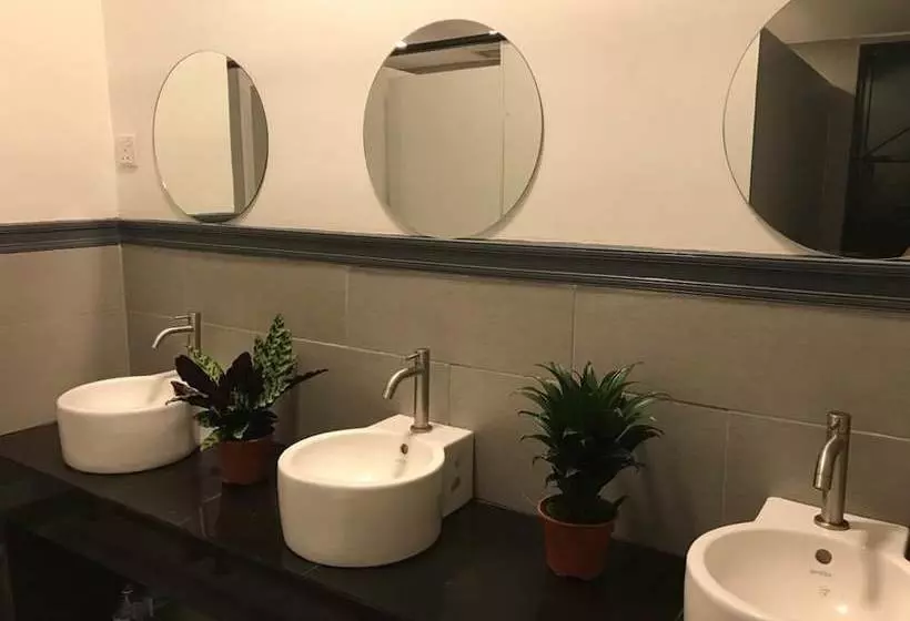 ユースホステル Downtown Bunkers