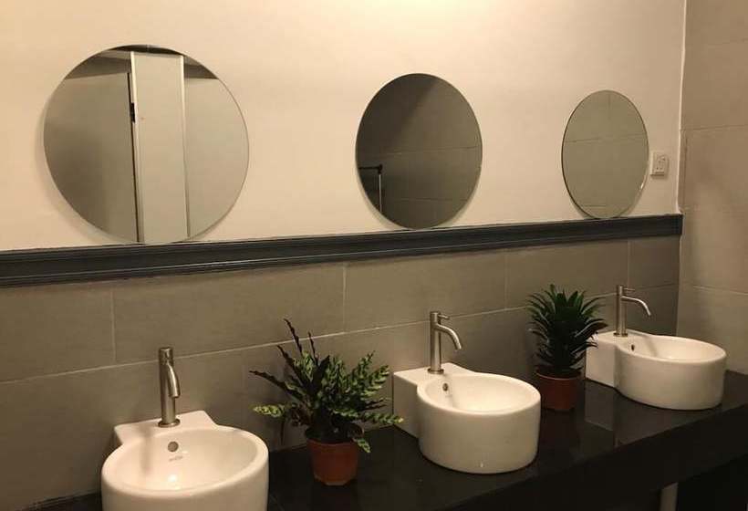 ユースホステル Downtown Bunkers