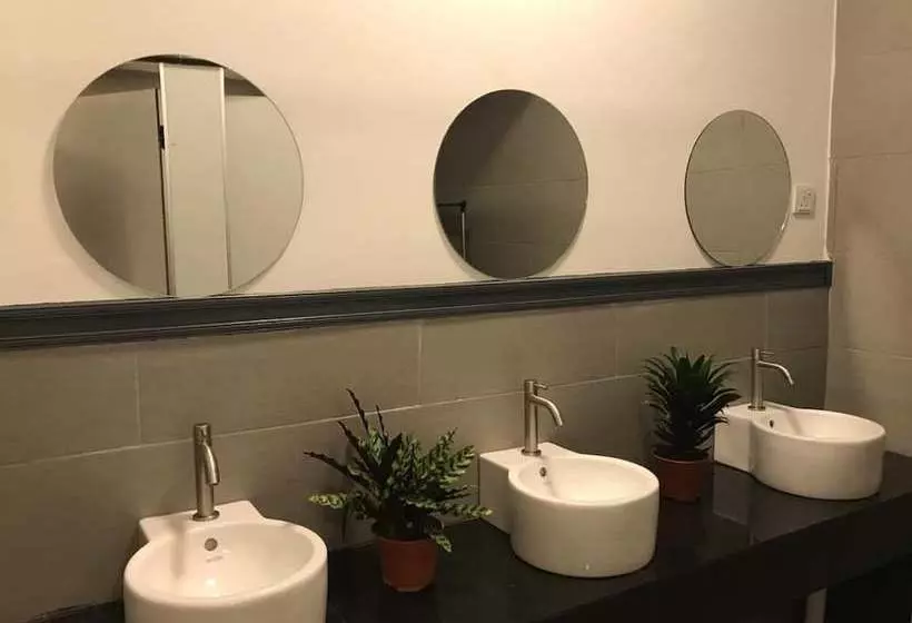 ユースホステル Downtown Bunkers