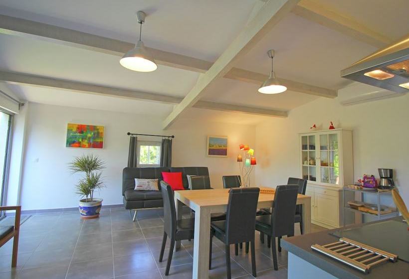 Beautiful Cottage With Swimming Pool In L Islesurlasorgue