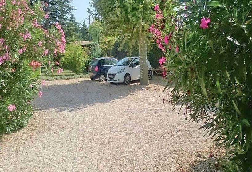 Beautiful Cottage With Swimming Pool In L Islesurlasorgue